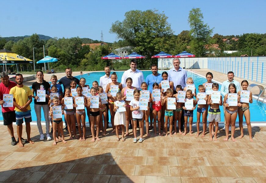 Završena škola plivanja uz podršku opštine Lopare