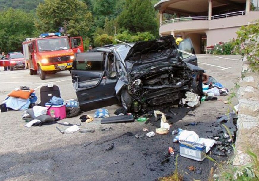 TEŠKA NESREĆA U SRBIJI Automobil udario u potporni zid, povrijeđeno pet turskih državljana