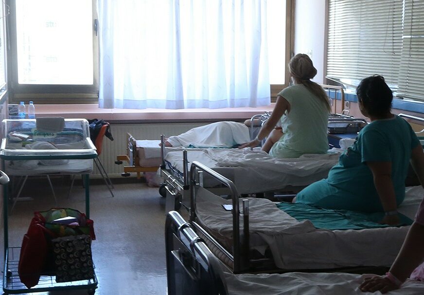 porodilje u bolničkoj sobi