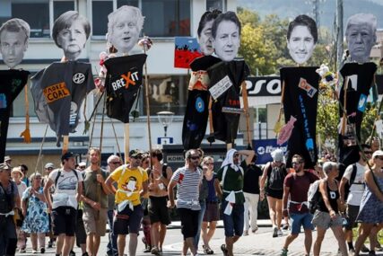 "AMAZON GORI, UČINITE NEŠTO" Hiljade demonstranata na protestu protiv G7 (FOTO)