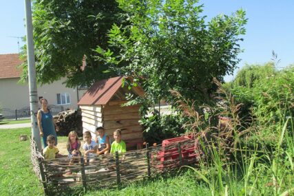 KAD SE MALE RUKE SLOŽE Djeca podigla ranč u Šamcu (FOTO)
