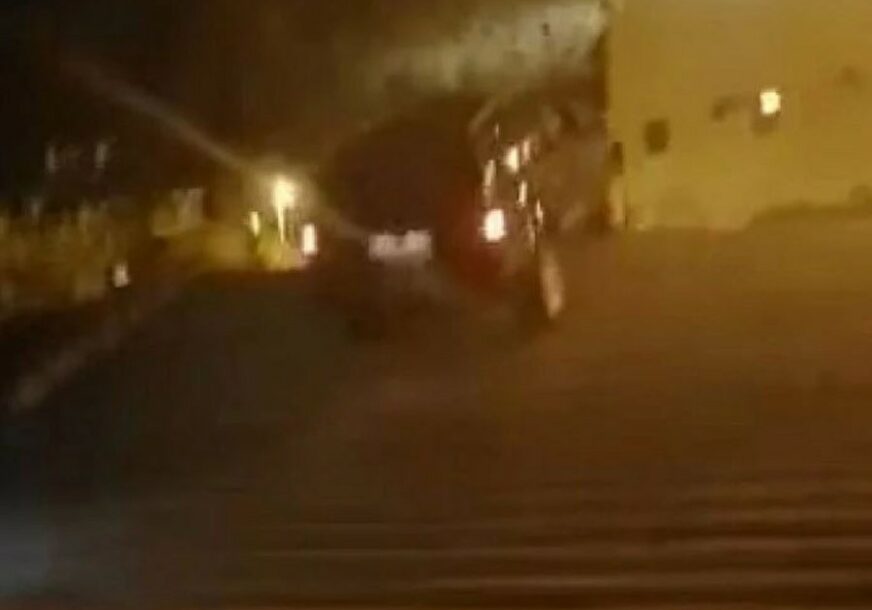 BAHAĆENJE VOZAČA Terencem se popeo uz stepenice, nije mario za pješake (VIDEO)
