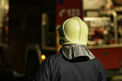 Požar u Mostaru: U potpunosti izgorio automobil