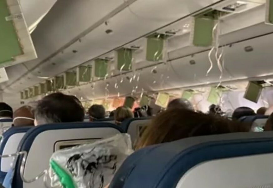 SEDAM MINUTA STRAHA Avion tokom leta PROPAO skoro 9.000 metara (VIDEO)