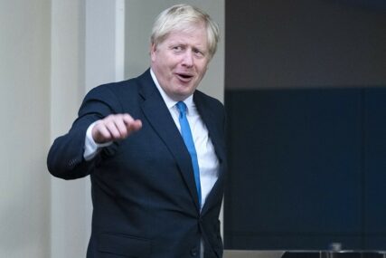 “NOVO POGLAVLJE U ISTORIJI BRITANIJE” Boris Džonson potpisao sporazum o Bregzitu