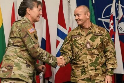 CEREMONIJA U SARAJEVU Novi komandant NATO u BiH stupio na dužnost