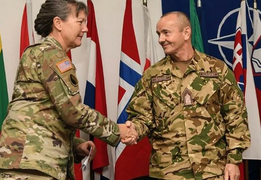 CEREMONIJA U SARAJEVU Novi komandant NATO u BiH stupio na dužnost