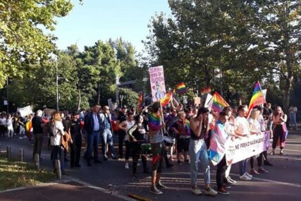 “NE PREKO NAŠIH LEĐA” Održana sedma Parada ponosa u Podgorici (VIDEO)