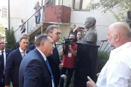 "SRBIJA ĆE UVIJEK POMAGATI NARODU GRAHOVA" Dodik i Vučić posjetili rodnu kuću Gavrila Principa (FOTO)
