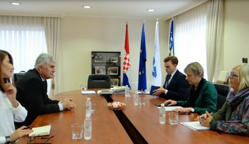 SASTANAK ČOVIĆA I RUSTENOVE “Kompromis mora biti rješenje za formiranje vlasti”       