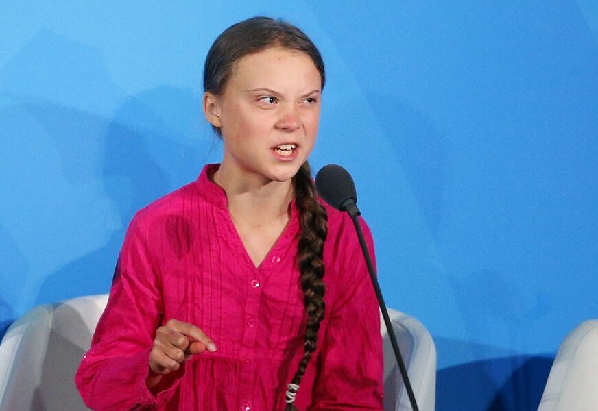 ODBIJA DA UĐE U AVION Mlada aktivistkinja Greta Tunberg TRAŽI POMOĆ (FOTO)