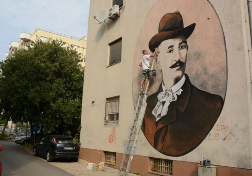 USPOMENA NA PJESNIKA Dobojlija oslikao mural Alekse Šantića u srcu Mostara