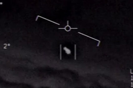 Levitira nebom, pa onda nestaje: Snimak obaranja navodnog NLO iznad Amerike (VIDEO)