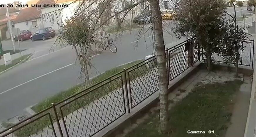 STRAVIČNO Zastao da propusti automobil, sekund kasnije ODLETIO U VAZDUH (UZNEMIRAVAJUĆI VIDEO)