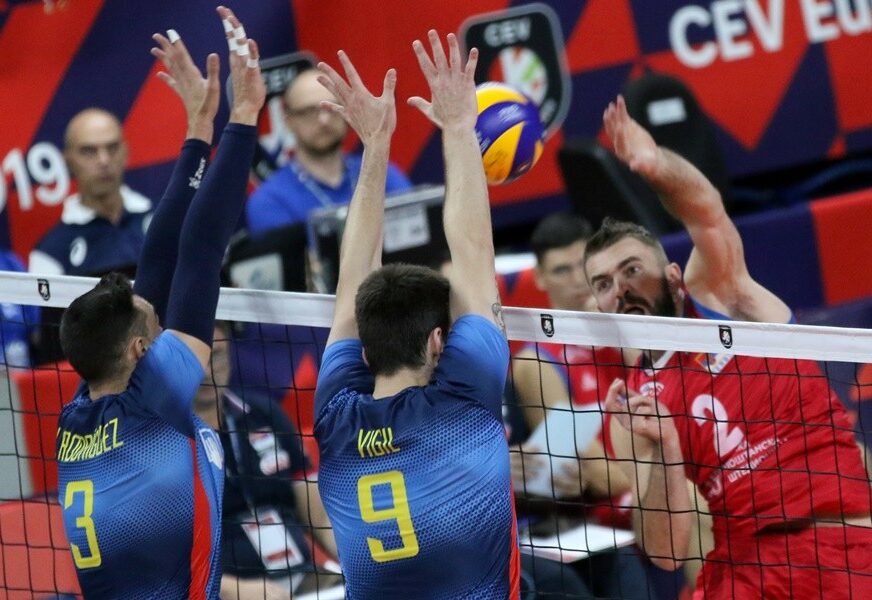 SRBIJA I DALJE BEZ PORAZA NA EVROPSKOM PRVENSTVU Treći trijumf odbojkaša, i Španija nemoćna