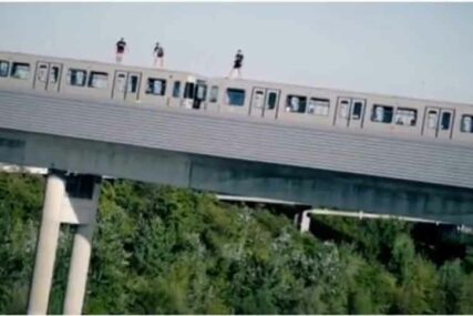 HRABROST ILI LUDOST Sa voza u pokretu skočili u Dunav, pa završili sa LISICAMA NA RUKAMA (VIDEO)