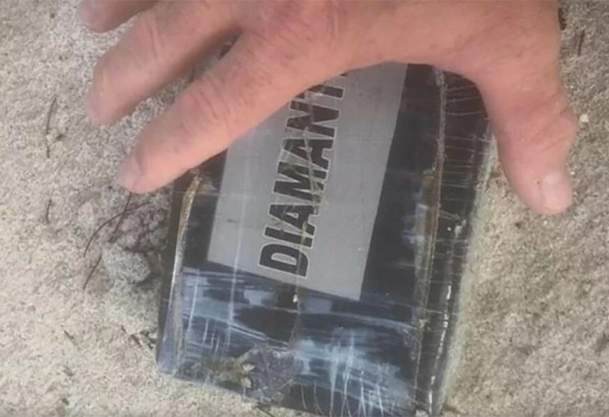 MISTERIOZNI PAKETI Nakon udara uragana "Dorijan" na plažama pronađeno 26 KILOGRAMA KOKAINA