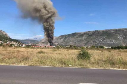 GUSTI CRNI DIM PREKRIO NEBO Gore džudo kluba i fitnes centar kod Mostara, KUĆE BLIZU VATRE