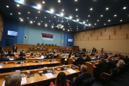 POGRDNE RIJEČI NEISTOMIŠLJENICIMA Narodnom Skupštinom Srpske ponovo ODJEKUJU UVREDE