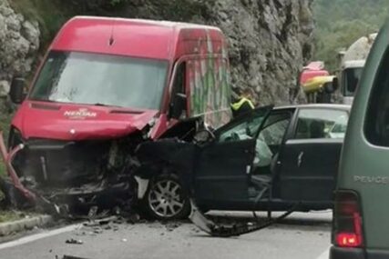 STRAVIČAN SUDAR Dvije osobe povrijeđene u nesreći kod Sarajeva