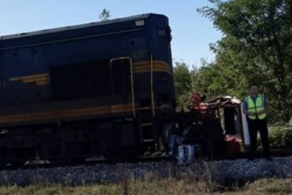 Voz naletio na traktor kod Živinica, jedna osoba povrijeđena