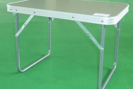 NE KUPUJTE IH Ovi stolovi mogu da izazovu ozbiljne povrede
