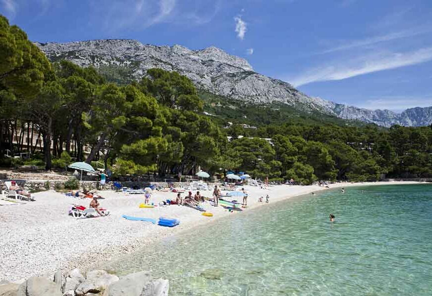 KAD SI PIJAN NISI SVOJ Na plaži u Hrvatskoj vikao OVO JE SRBIJA, pa završio IZA REŠETAKA