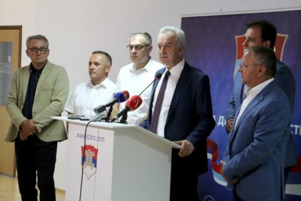 KONSTITUISAN GLAVNI ODBOR SDS Šarović: Zamjenik predsjednika može biti BILO KO OSIM MENE