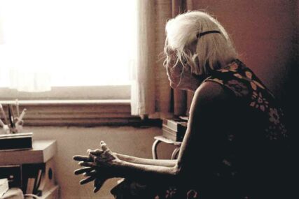 “I NA ONOM SVIJETU ĆU DA JE KUNEM” Bolne riječi najtužnije bake kojoj je snaja OTROVALA UNUKE