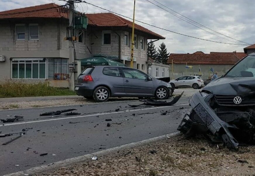 ŽESTOK SUDAR Dvije osobe povrijeđene nakon teške nesreće na putu Tuzla - Zvornik