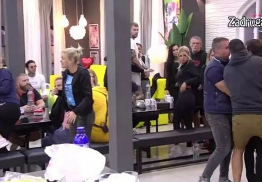 ZADRUGARI SE GAĐALI I ČAŠAMA Dražen nasrnuo na Marka i počeo da ga UDARA