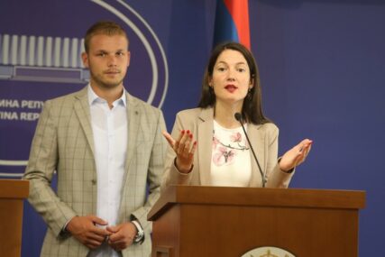 SLUČAJ ŠUTIRANJA NOVCA Stanivuković i Trivićeva pozvali Viškovića da smijeni Nešića