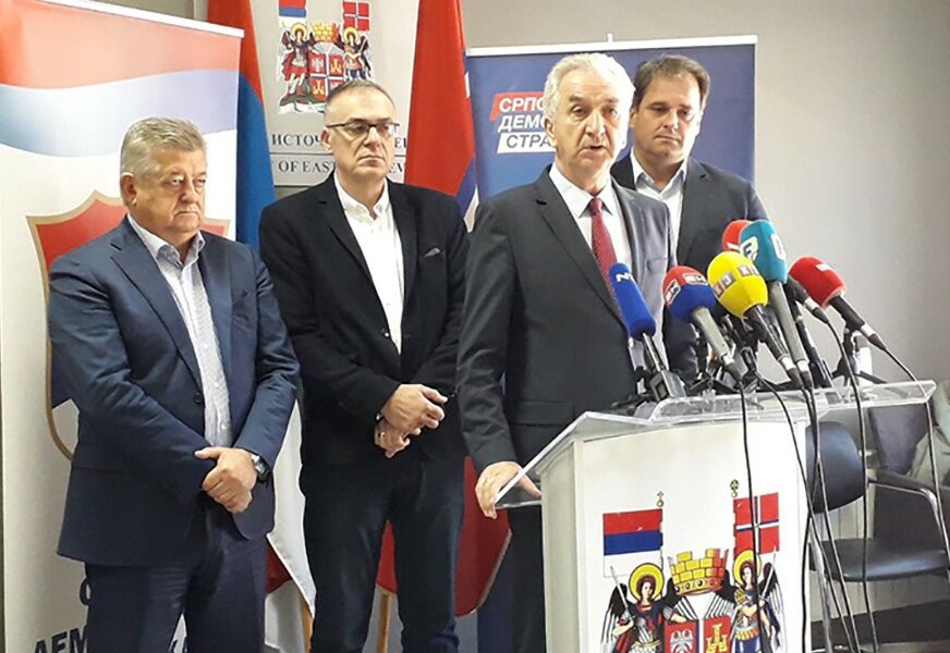 Šarović: Važan sastanak sa Vučićem, informacije do sada uobičajeno išle jednosmjerno