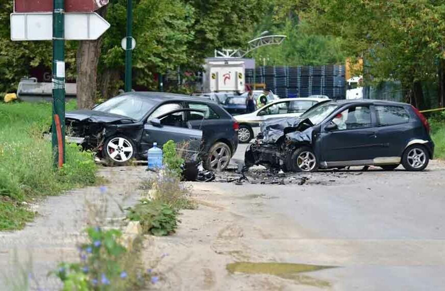 BRZA VOŽNJA, KLIZAV PUT Tri osobe teško povrijeđene prilikom sudara dva automobila