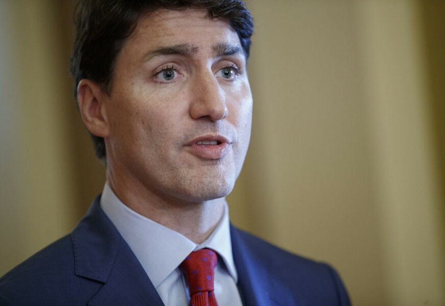 KAKAV SKANDAL Kanadski premijer se izvinio zbog KONTROVERZNE fotografije sa TAMNOM ŠMINKOM (FOTO)