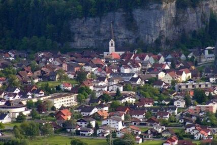 IDEJA STARA JEDAN VIJEK Švajcarci žele da PRIPOJE austrijsku pokrajinu?