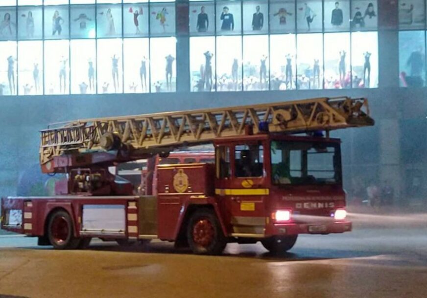 TRAGEDIJA  U KAKNJU Požar u Tržnom centru, radnik se ugušio od dima