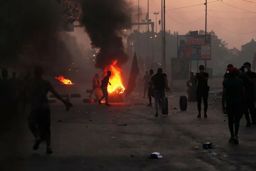 KRVAVI PROTESTI U IRAKU Ubijeno dvoje demonstranata, desetine povrijeđenih