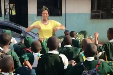 PROMIJENILA ŽIVOT IZ KORIJENA Dijana je dala otkaz i otišla da pomaže djeci u Tanzaniji (VIDEO)