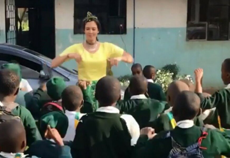 PROMIJENILA ŽIVOT IZ KORIJENA Dijana je dala otkaz i otišla da pomaže djeci u Tanzaniji (VIDEO)