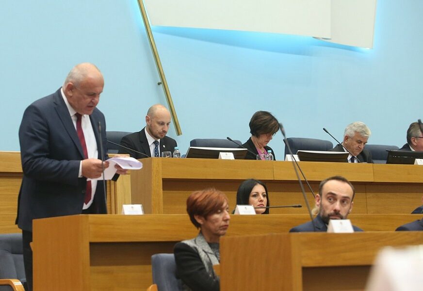 “Ovo predstavlja obično politikanstvo” Milunović poručio da opozicija pokazuje LAŽNU BRIGU ZA BORCE