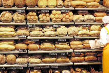 „Kao da ih prave od suvog zlata“ Najobičnija kifla u pojedinim pekarama i marketima košta 0,5 KM