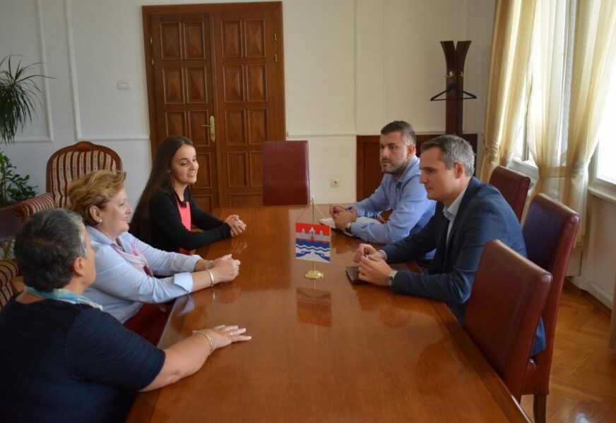 NAJBOLJI AMBASADORI BANJALUKE Udruženje „Duga“ čuva tradiciju Zmijanjskog veza 