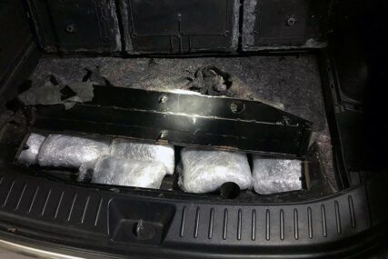 UHAPŠENA DVIJE OSOBE Policija zaplijenila 28 kilograma marihuane (FOTO)