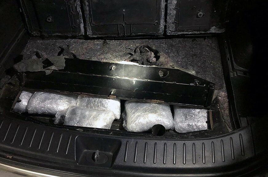 UHAPŠENA DVIJE OSOBE Policija zaplijenila 28 kilograma marihuane (FOTO)