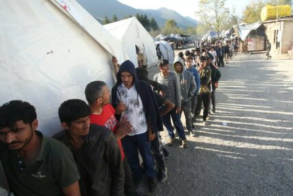 ZAHTJEV MINISTARSTVA BEZBJEDNOSTI Odmah deblokirati opremu za hitan smještaj 1.000 migranata