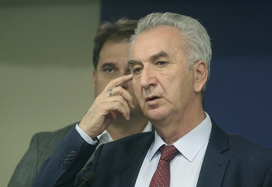 GLAVNI ODBOR SDS Šarović najavio da će biti na posebnoj sjednici parlamenta Srpske