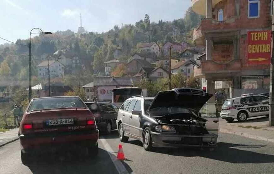 VOZAČI, NE BRZAJTE U direktnom frontalnom sudaru dva automobila POVRIJEĐENE ČETIRI OSOBE