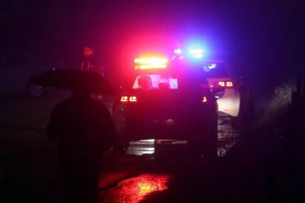 policija na putu tokom noći