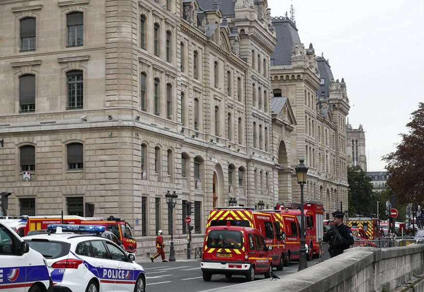 HOROR U PARIZU Pomahnitali muškarac ubio 4 policajca (FOTO, VIDEO)